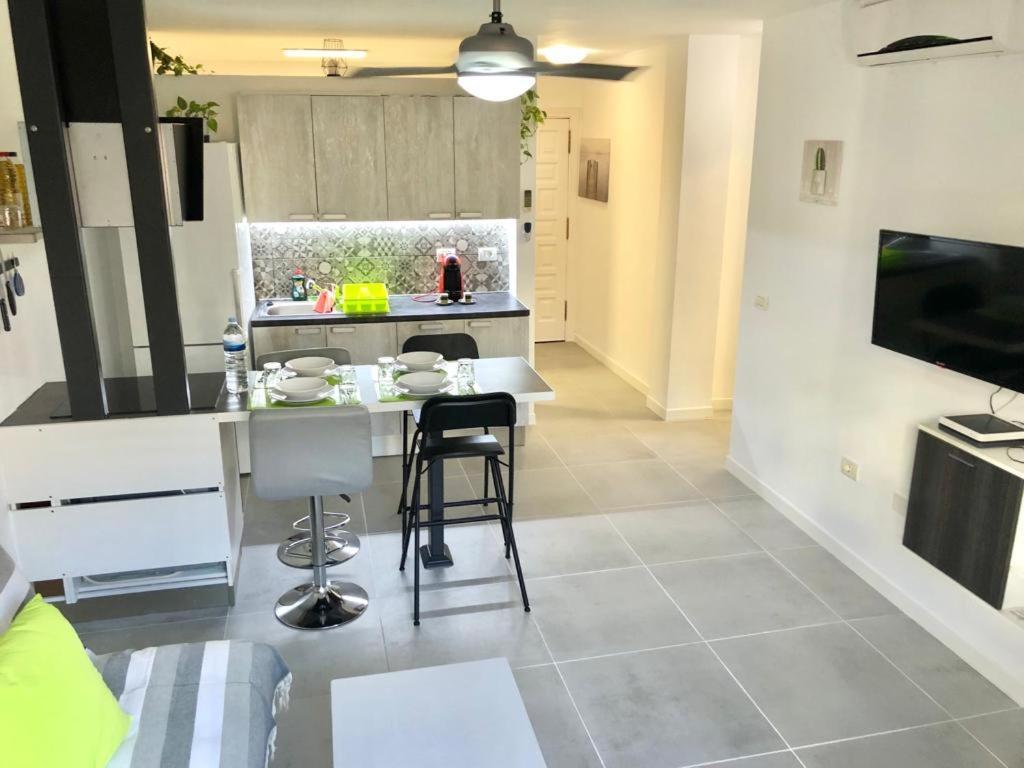 Los Cristianos Center Modern Apartament Exterior photo
